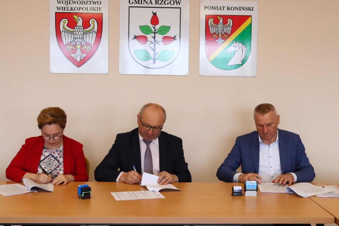 Podpisanie umowy na budowę kanalizacji sanitarnej w m. Dąbrowica