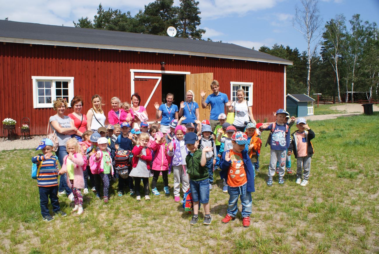 Dwie grupy przedszkolne BIEDRONKI i WIEWIÓRKI z Gminy Rzgów finansowane z EFS z wizytą w wiosce norweskiej ARENDEL