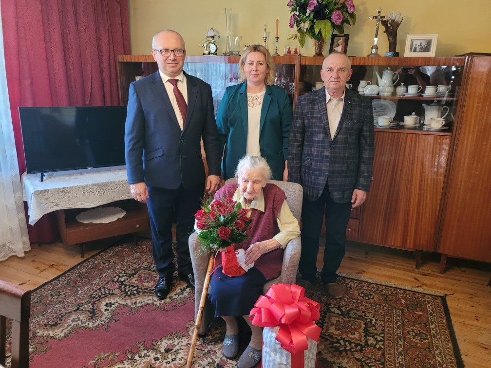 105 urodziny Pani Reginy Fabisiak z Osieczy Pierwszej